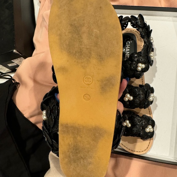CHANEL leather sandals- Size 40.5 (runs small) 100% authentic - Picture 4 of 5